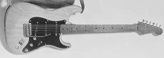 The 3-spring prototype, front. The the bridge was not yet the definitive one.