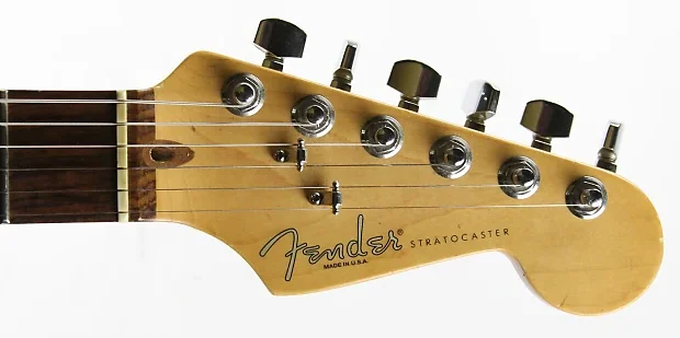 The serial number "N9" used on a 1999 Stratocaster. The logo is a whitish Spaghetti and the serial number was on the back face of the headstock (move the muse on the picture to see the back of the headstock)