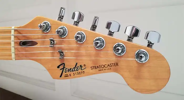 The earliest Two-Knob Stratocasters still featured the same black logo used on the Smith Stratocaster