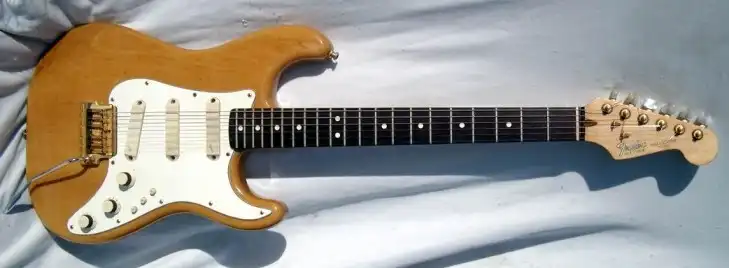 Gold Elite Stratocaster