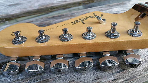 New staggered tuning machines