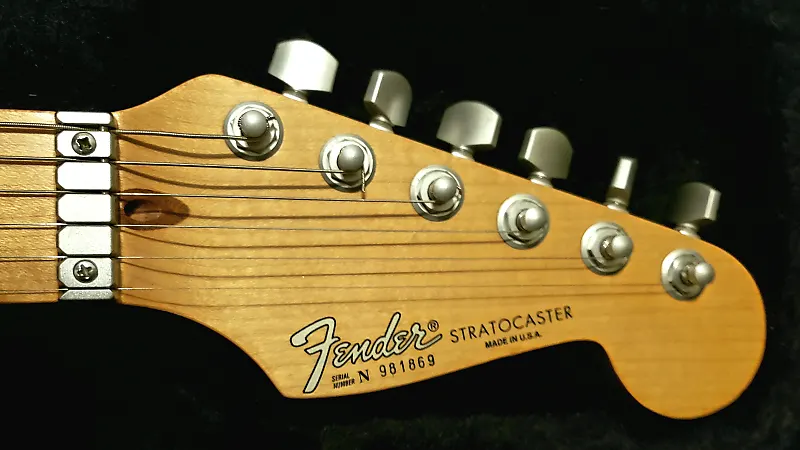 The headstock of a 1990-1991 Strat Plus with the N9 serial number