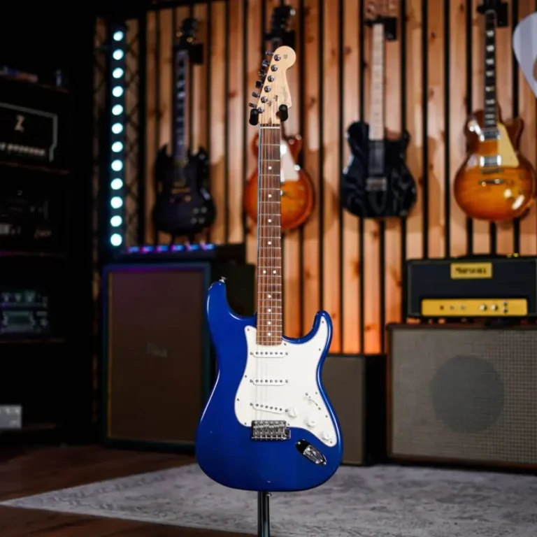 Fender Highway One Stratocaster in Sapphire Blue Transparent