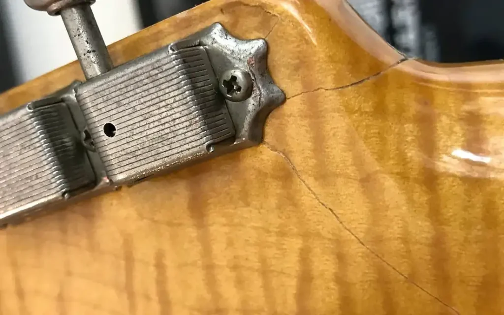Foto Flame Headstock Back Cracking