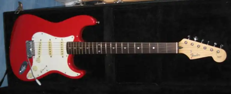The Japanese ‘Black Label’ Squier Series Stratocaster (ST-35) didn’t have a serial number on the headstock and featured wide 12th-fret dot spacing
