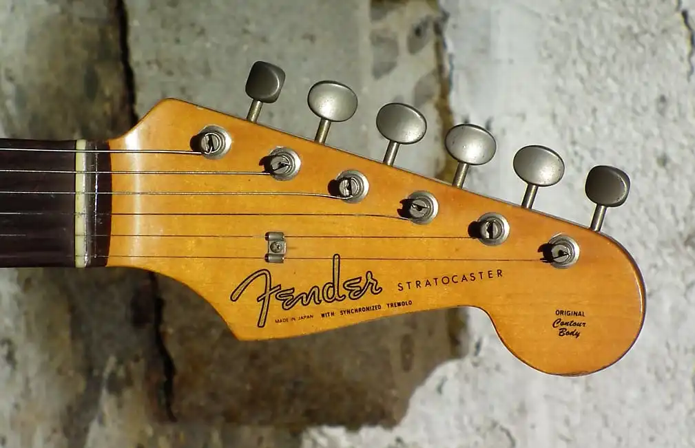 The first JV Stratocasters, produced in 1982, featured a slightly larger Fender Spaghetti logo (reduced in mid-1983). Note the lack of space between the “e” and “r.”