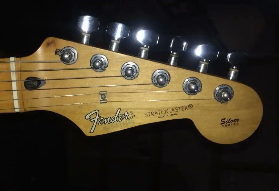 Fender Silver Series Headstock