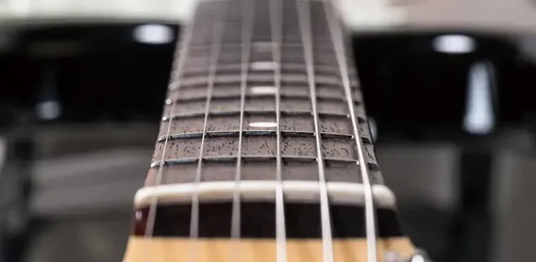 Made in Japan Heritage Stratocaster fretboard radius
