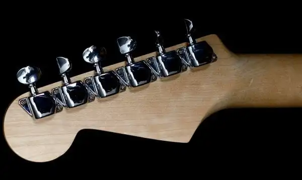 Squier Silver Series Headstock, Back - Half Trap Tuners