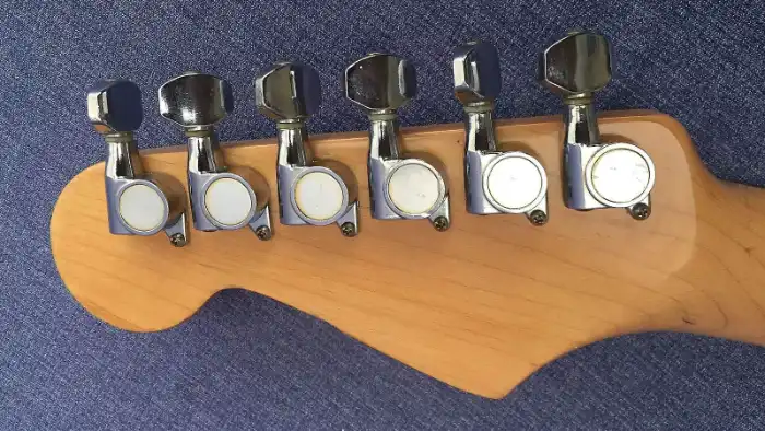 Unbranded tuning machines on an “S” Series Korean Strat