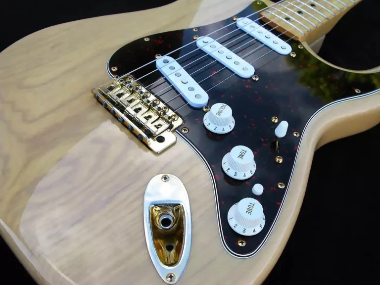 Body of the Deluxe Super Strat the push-pull switch between the tone knobs activates the bridge pickup in positions 4 and 5