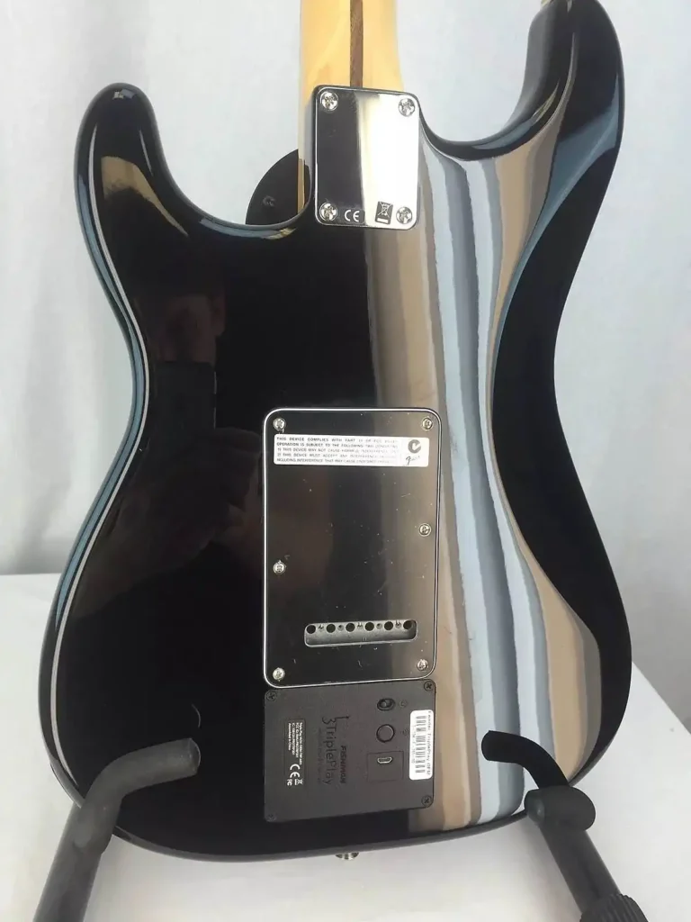 Fender Fishman TriplePlay Stratocaster body back