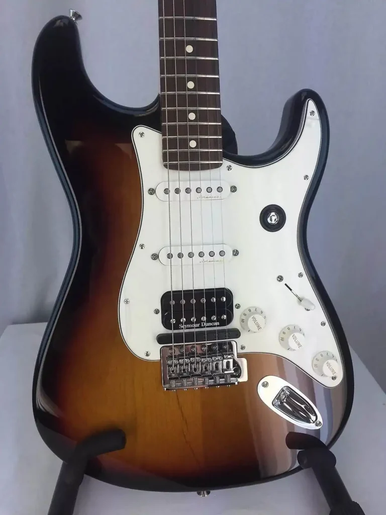 Fender Fishman TriplePlay Stratocaster body front