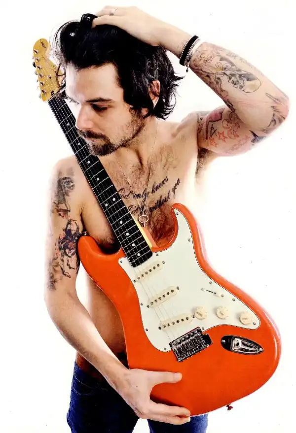 Simon Neil with his Signature Model (Total Guitar, Issue 195, December 2009)