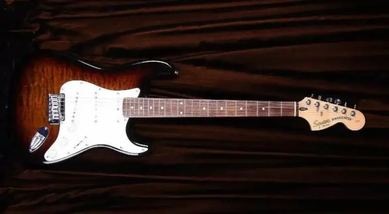 Squier Deluxe Stratocaster QMT