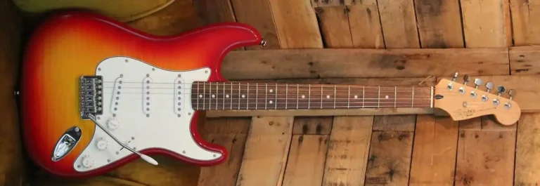 Vintage Modifed Stratocaster, first series
