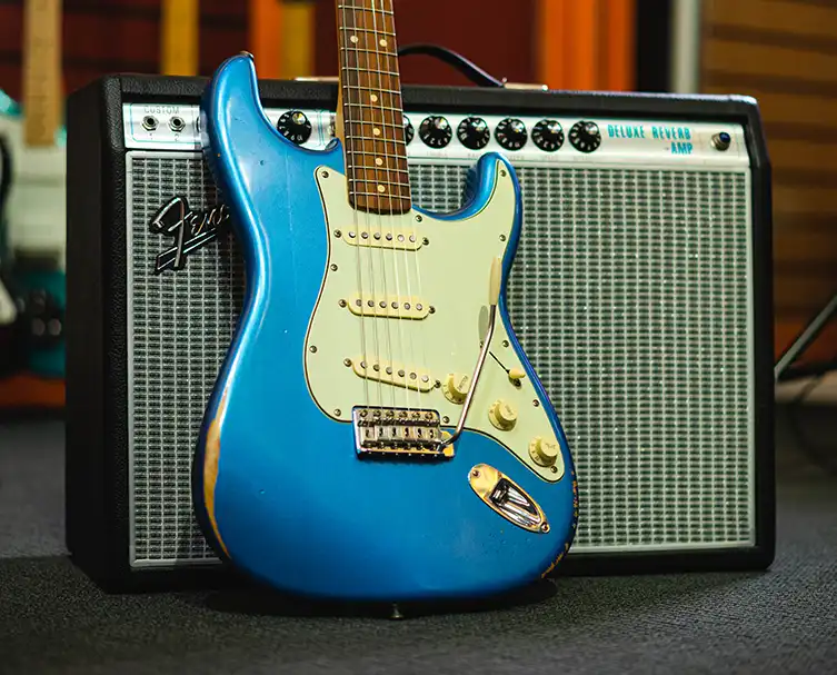 Vintera Road Worn Strat