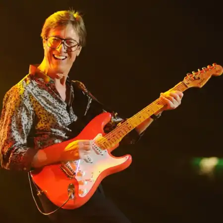 COVER - Hank Marvin Strat