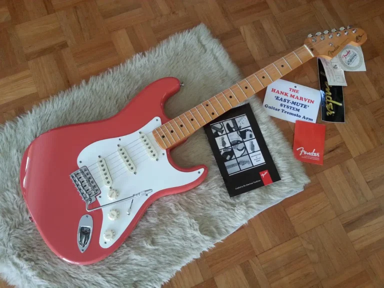 Hank Marvin Classic Stratocaster with Easy Mute Bar