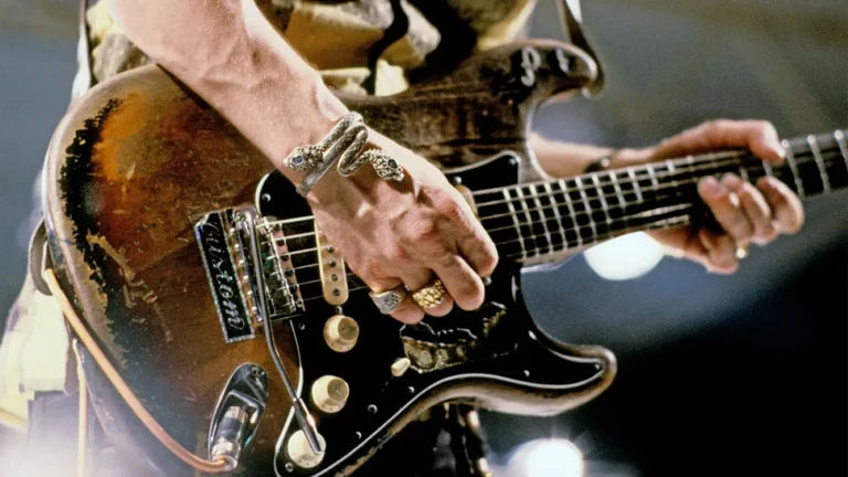 Number One with the chrome-plated left-handed bridge provided by Díaz
