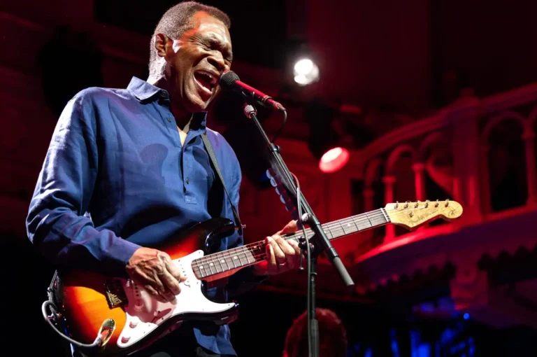 Robert Cray with his own Fender Custom Shop signature model