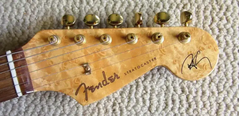 The headstock of the Robert Cray Signature StratocasterThe headstock of the Robert Cray Signature Stratocaster
