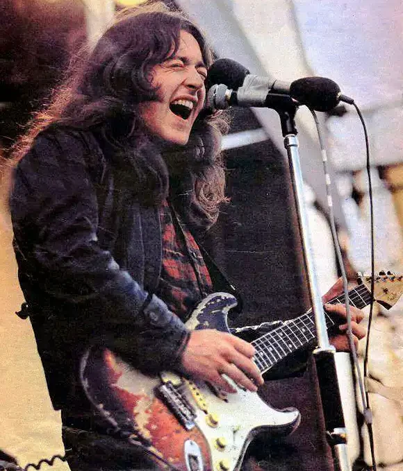 Rory Gallagher at the Isle of Wight Festival, 1970. The guitar had not yet become heavily worn and still featured a string tree.