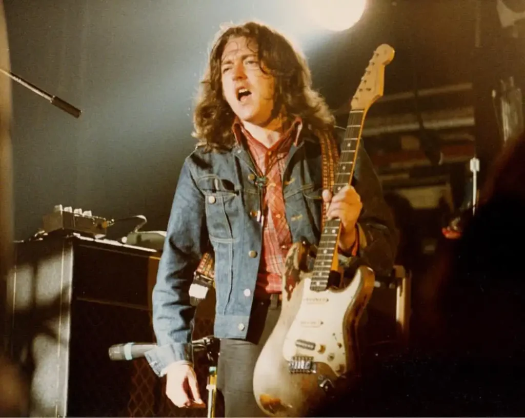 Rory Gallagher at the Ripley Music Hall in Philadelphia, 1982. The original neck is identifiable by the white fret marker at the twelfth fret and the presence of a single string tree. (Photo: Jon Hahn)