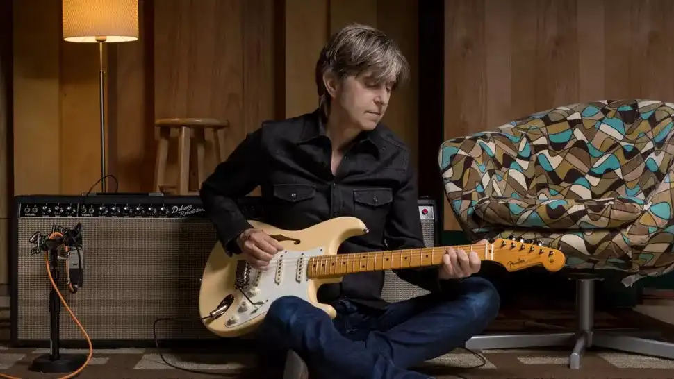 Eric Johnson with the Thinline signature model