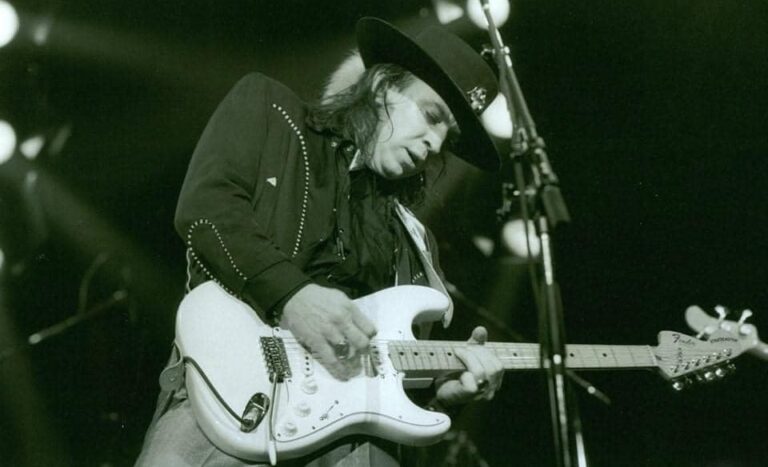 In the picture, Stevie is playing a 1980 prototype Jimi Hendrix Fender Stratocaster.