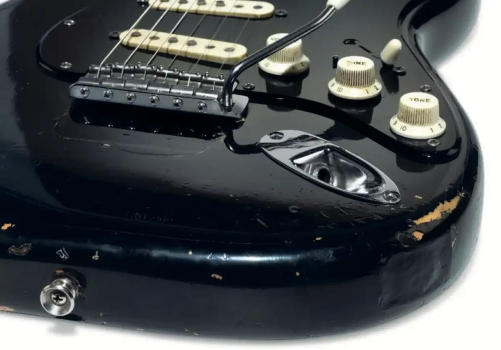 From this photograph, taken from The David Gilmour Guitar Collection, the repairs carried out following the removal of the Kahler bridge and the XLR socket are visible. The mini-switch near the first tone control is also clearly seen.