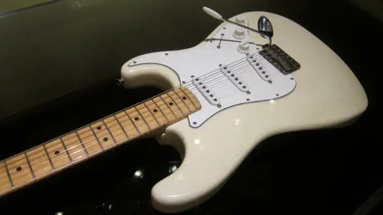 The Woodstock Strat – absence of the “Open Air Love & Peace Festival scratch” on the body (Photo: Richard Elson)