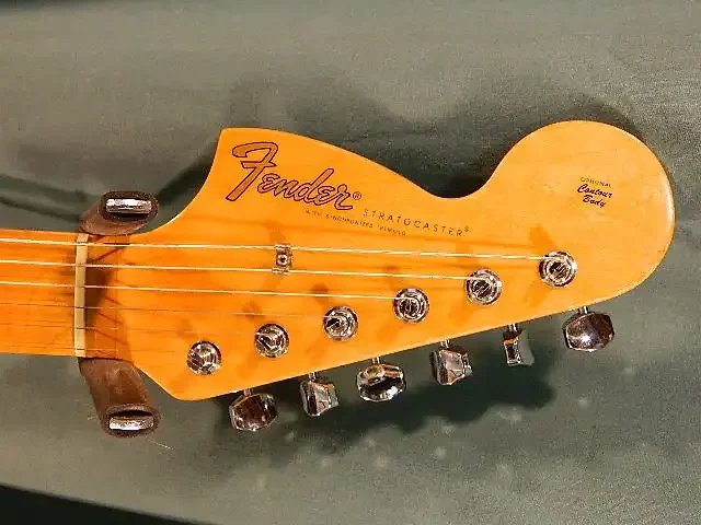 The reverse headstock of the Voodoo Stratocaster